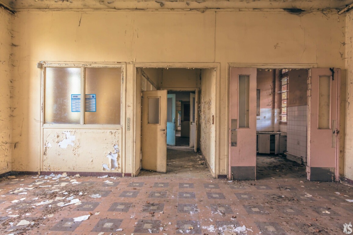 Tillie Klimek Asylum - Urbex - Abandoned Asylum in France