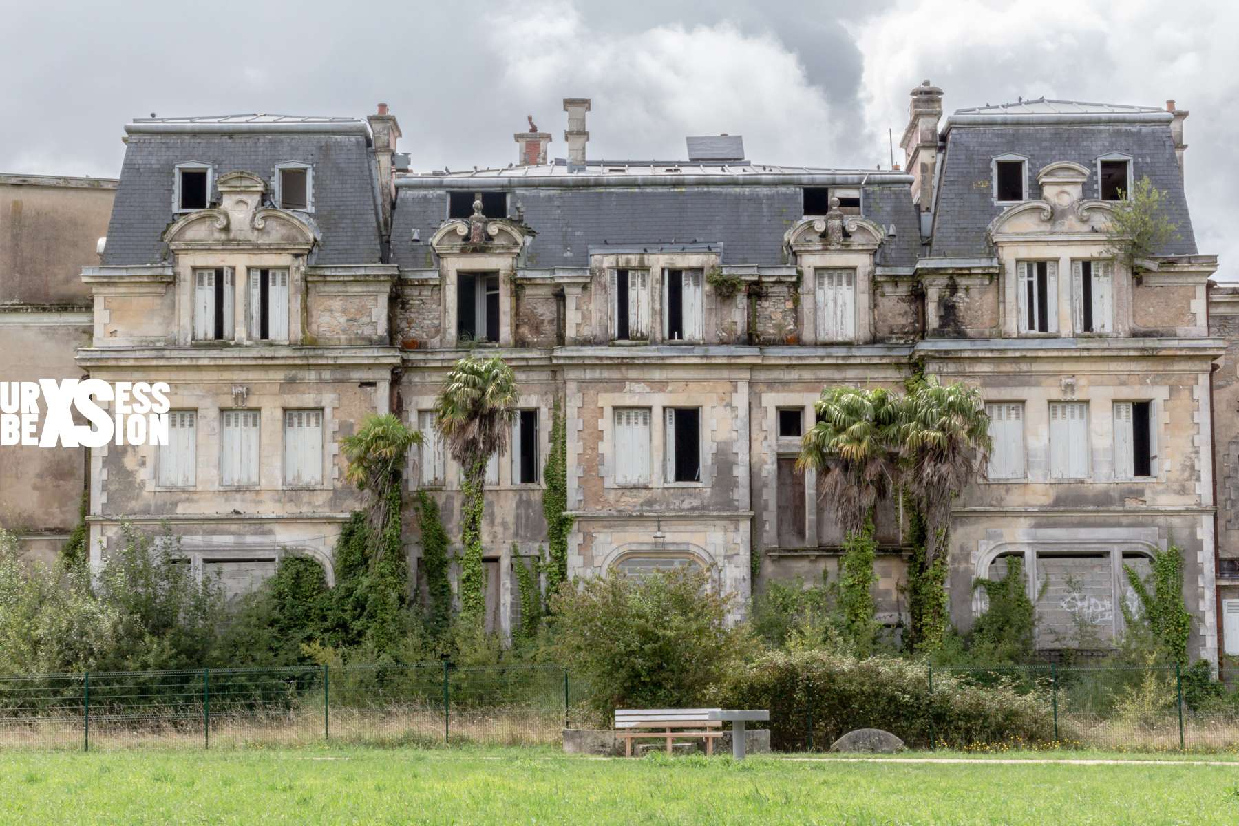 Château abandonné en Aquitaine