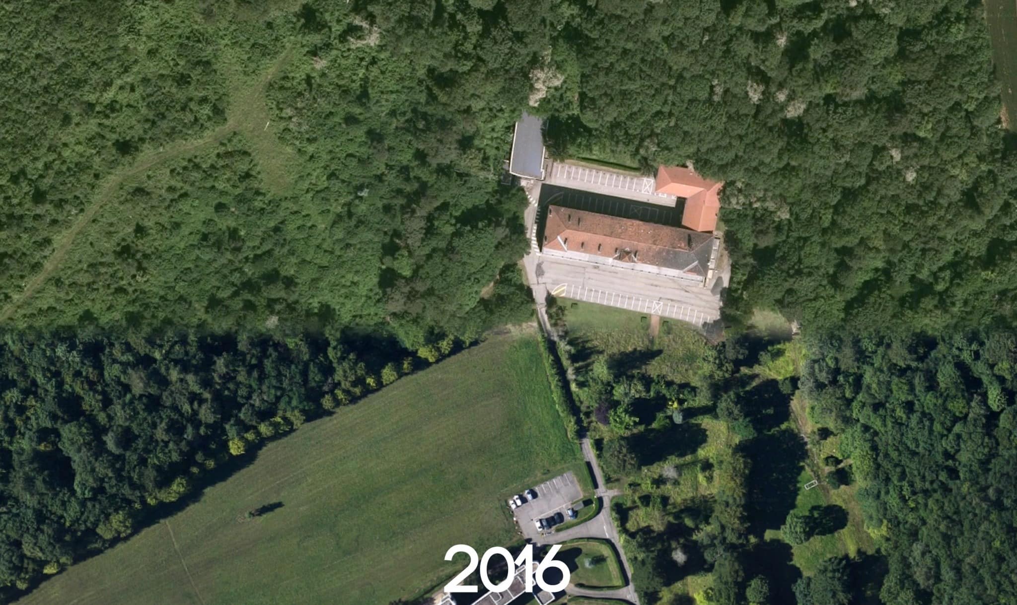 Abandoned sanatorium in France | urbexsession.com/en/sanatorium-lay-saint-christophe | Urbex France