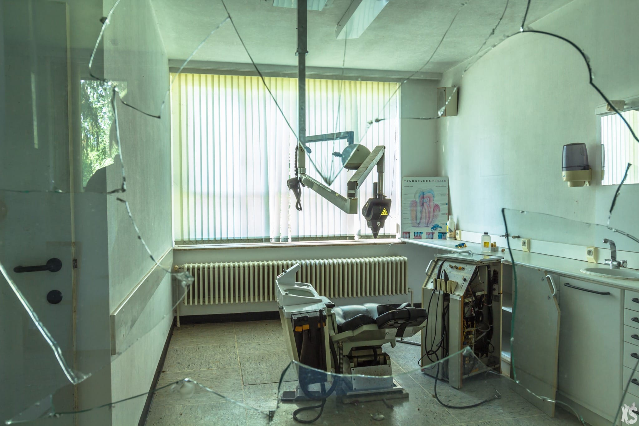 Cabinet de dentiste abandonné situé en Belgique