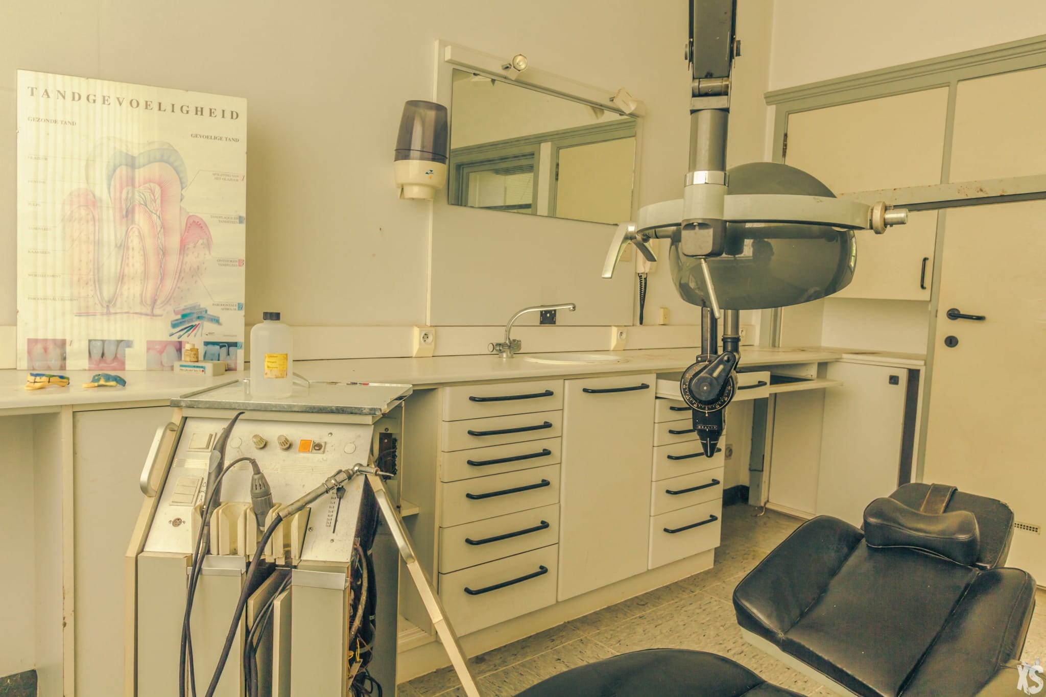 Cabinet de dentiste abandonné situé en Belgique