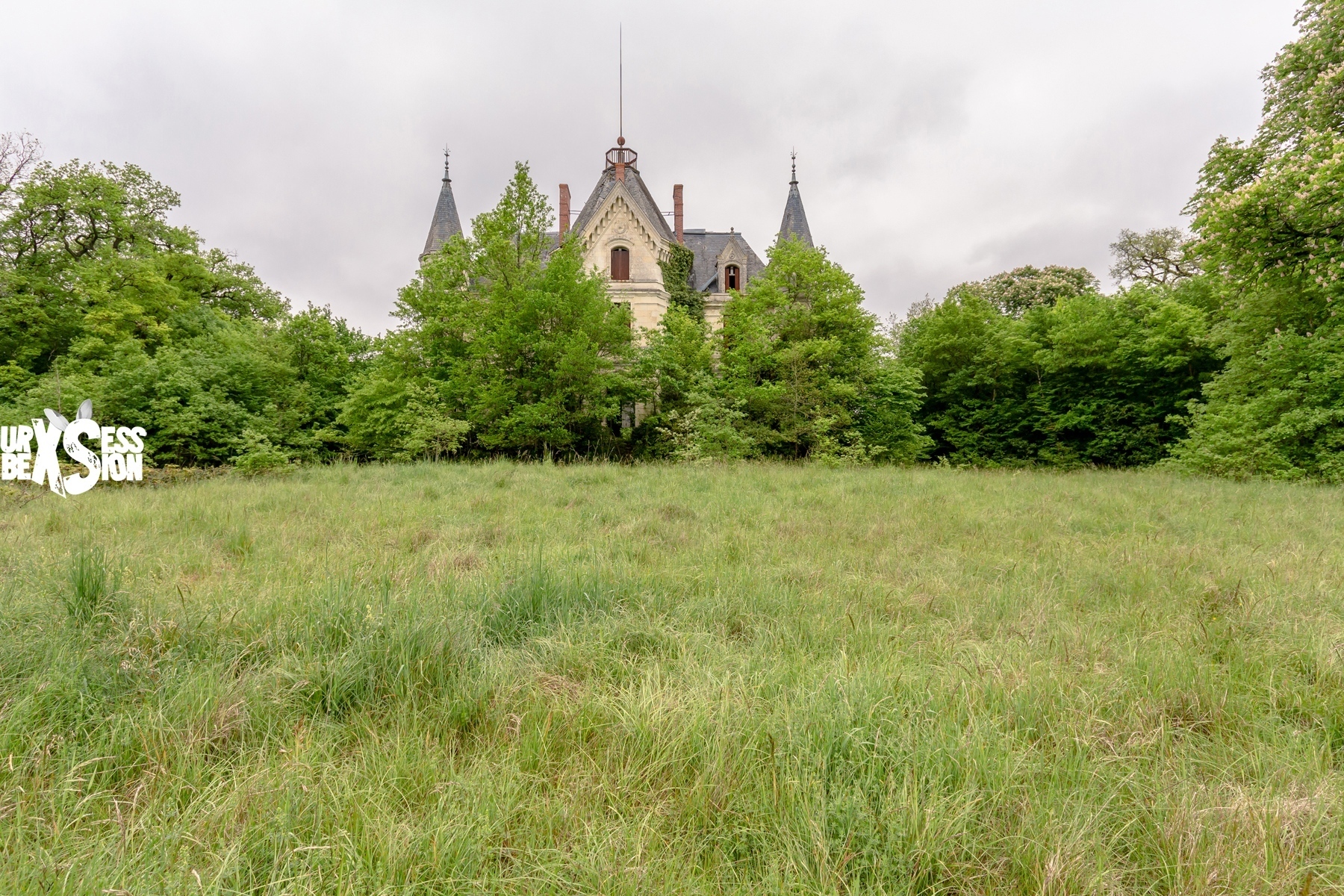 Château abandonné en France : https://urbexsession.com/chateau-vasiliy-kulik