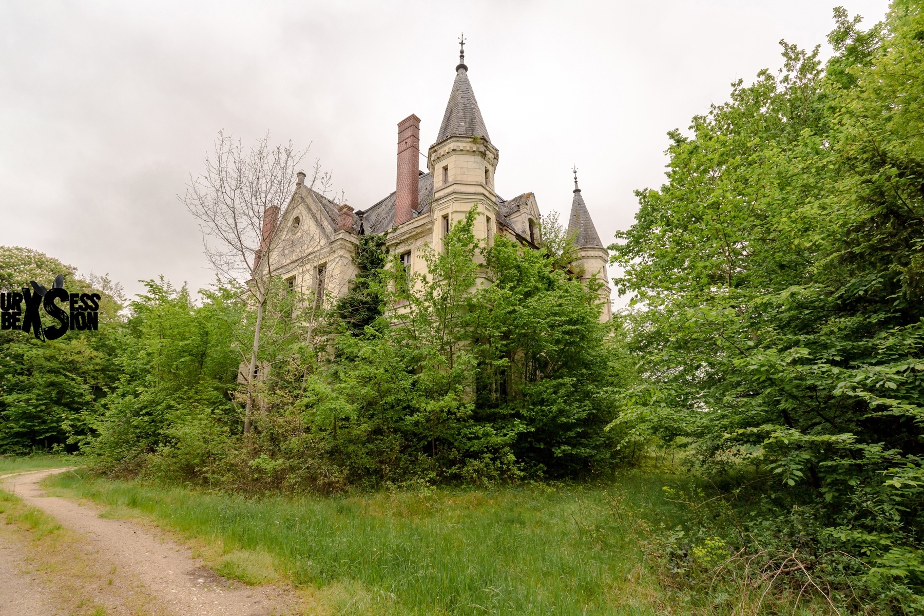 Château abandonné en France : https://urbexsession.com/chateau-vasiliy-kulik